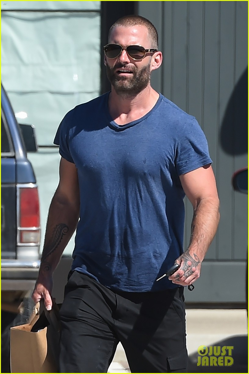 Seann William Scott Steps Out In A Muscle Tee Photo 